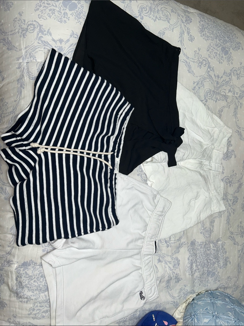 4 Women’s Shorts Set